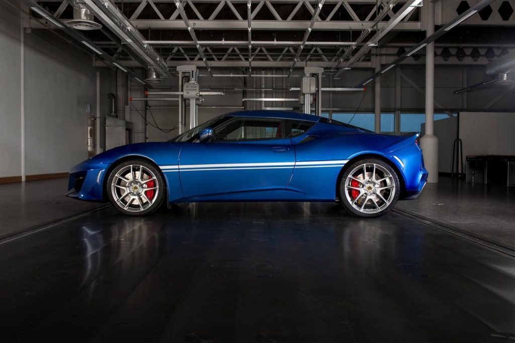 hd-lotus_clbre_les_50_ans_de_hethel_avec_une_evora_400_spciale_1-1