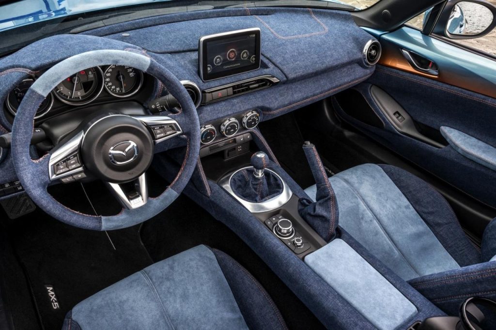 hd-mazda_mx_5_levanto_par_garage_italia_en_jeans_1-2