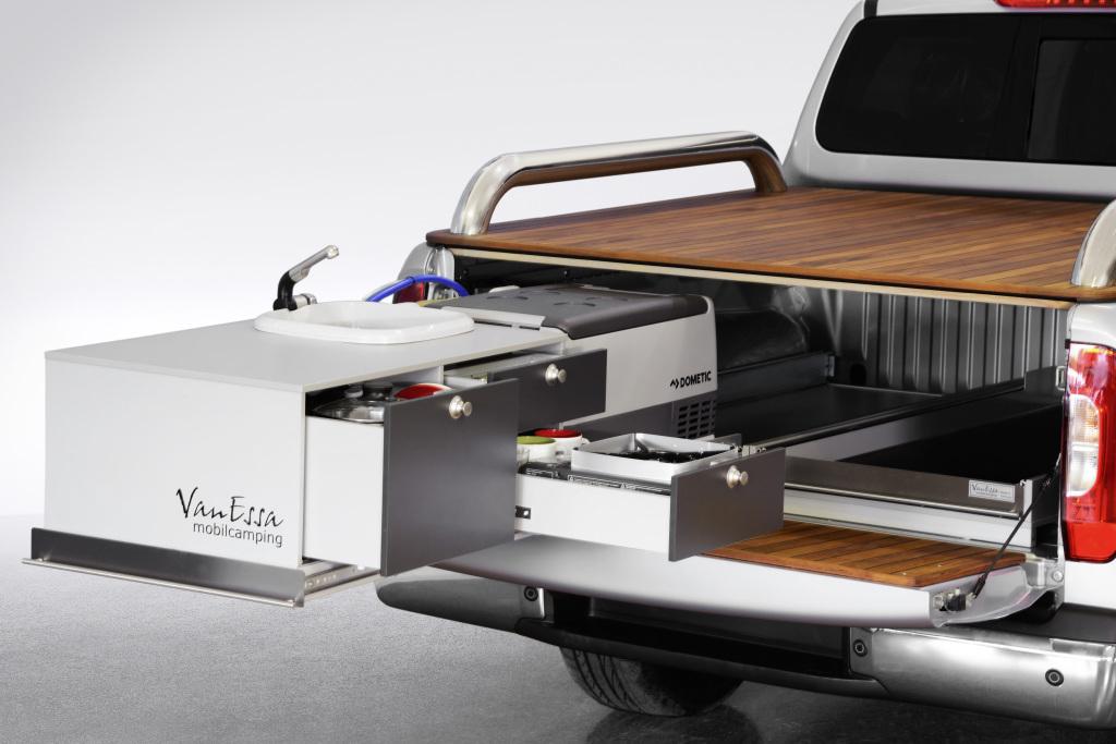 hd-mercedes_classe_x_des_accessoires_pour_le_camping_1