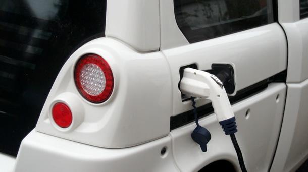 hd-mia_electric_renat_de_ses_cendres_en_suisse_1