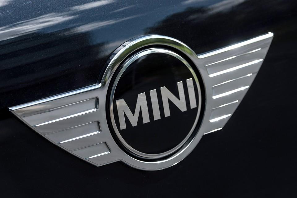 hd-mini_countryman_business_1-1