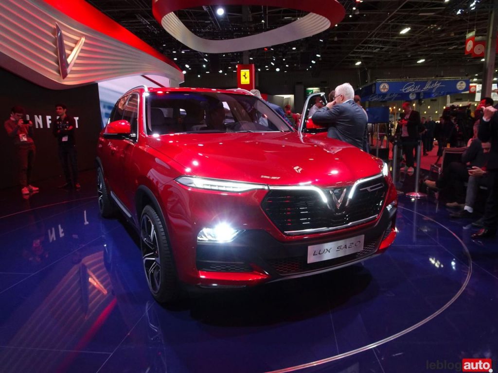 hd-mondial_paris_2018_live_vinfast_avec_du_bmw_dedans_1-10