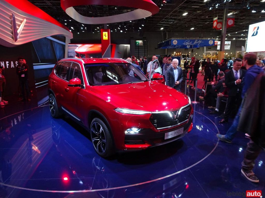 hd-mondial_paris_2018_live_vinfast_avec_du_bmw_dedans_1-11