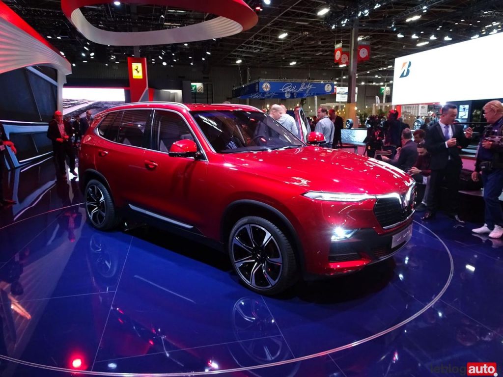 hd-mondial_paris_2018_live_vinfast_avec_du_bmw_dedans_1-12