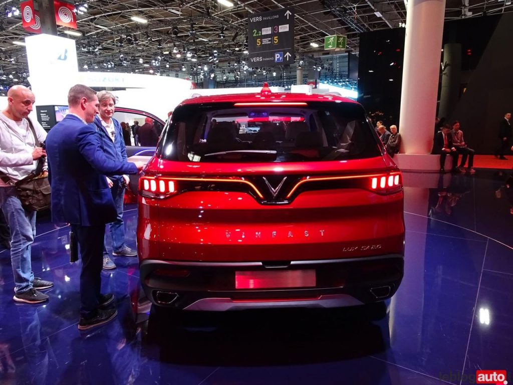 hd-mondial_paris_2018_live_vinfast_avec_du_bmw_dedans_1-3