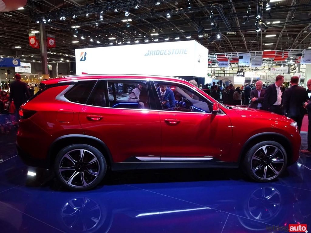 hd-mondial_paris_2018_live_vinfast_avec_du_bmw_dedans_1-4