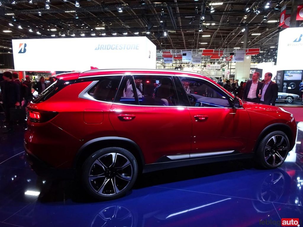 hd-mondial_paris_2018_live_vinfast_avec_du_bmw_dedans_1-5