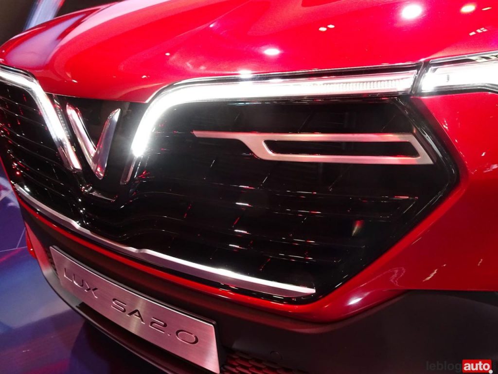 hd-mondial_paris_2018_live_vinfast_avec_du_bmw_dedans_1-8