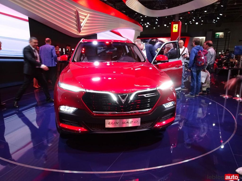 hd-mondial_paris_2018_live_vinfast_avec_du_bmw_dedans_1-9