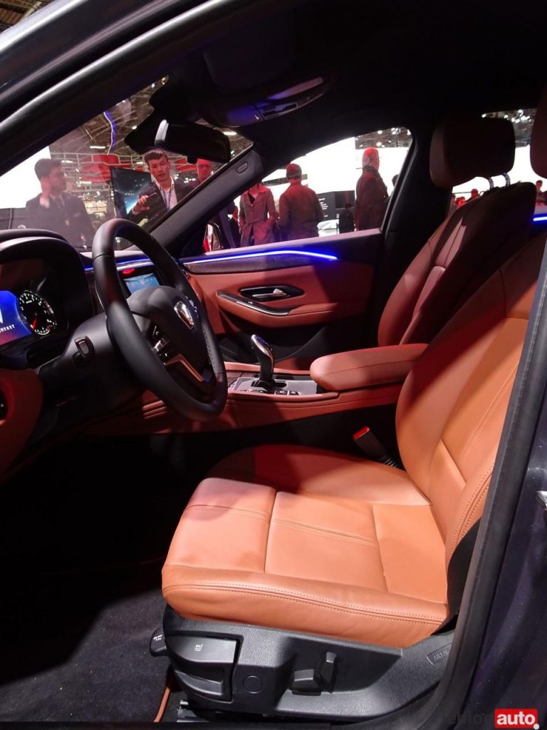 hd-mondial_paris_2018_live_vinfast_avec_du_bmw_dedans_2-1