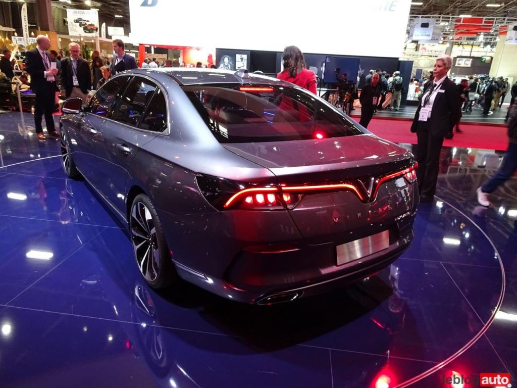 hd-mondial_paris_2018_live_vinfast_avec_du_bmw_dedans_2-10