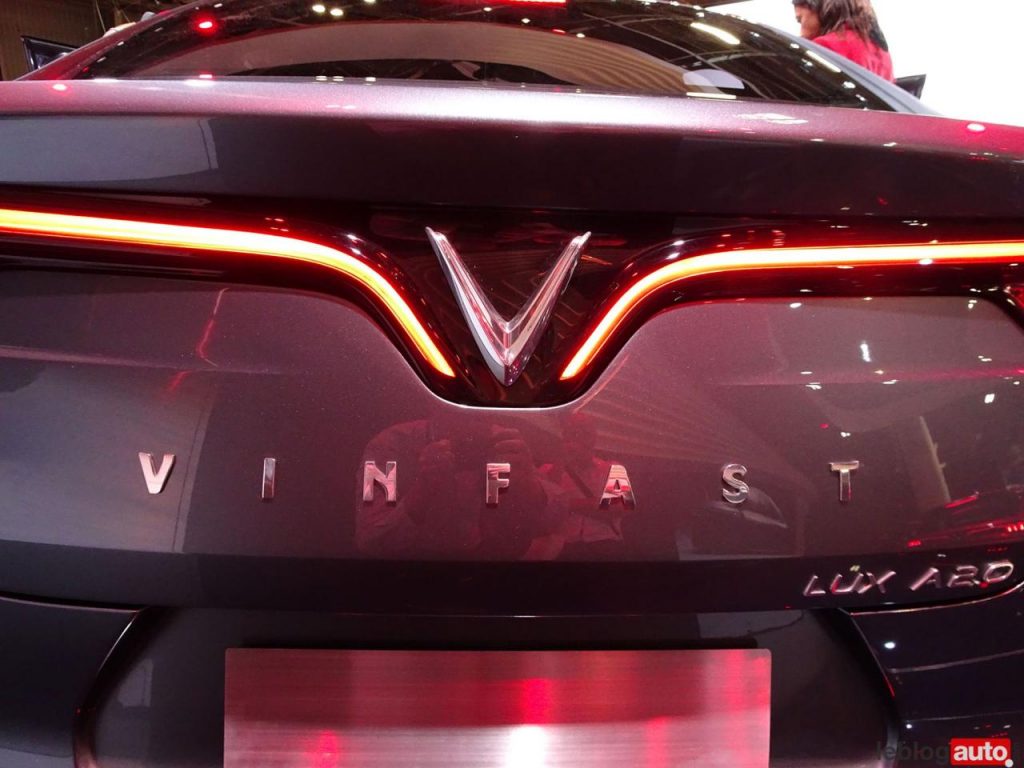 hd-mondial_paris_2018_live_vinfast_avec_du_bmw_dedans_2-11