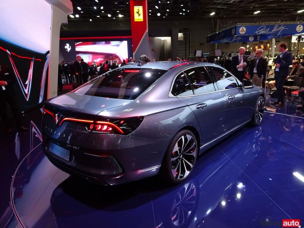 hd-mondial_paris_2018_live_vinfast_avec_du_bmw_dedans_2-13