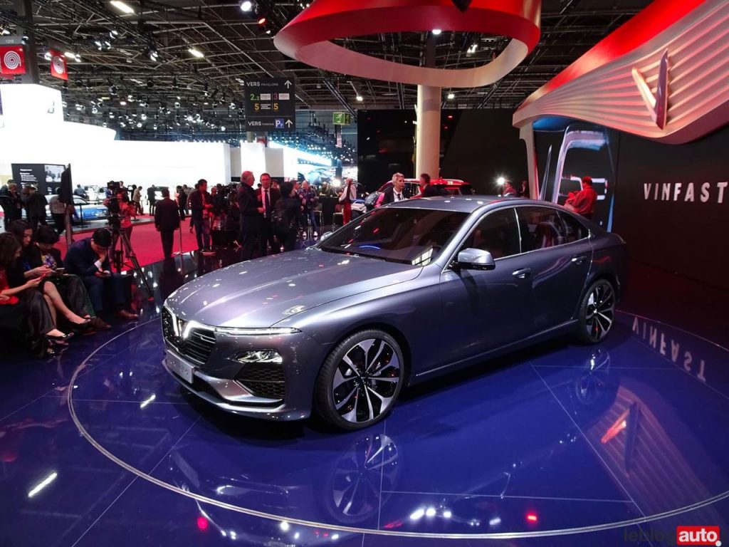 hd-mondial_paris_2018_live_vinfast_avec_du_bmw_dedans_2-3