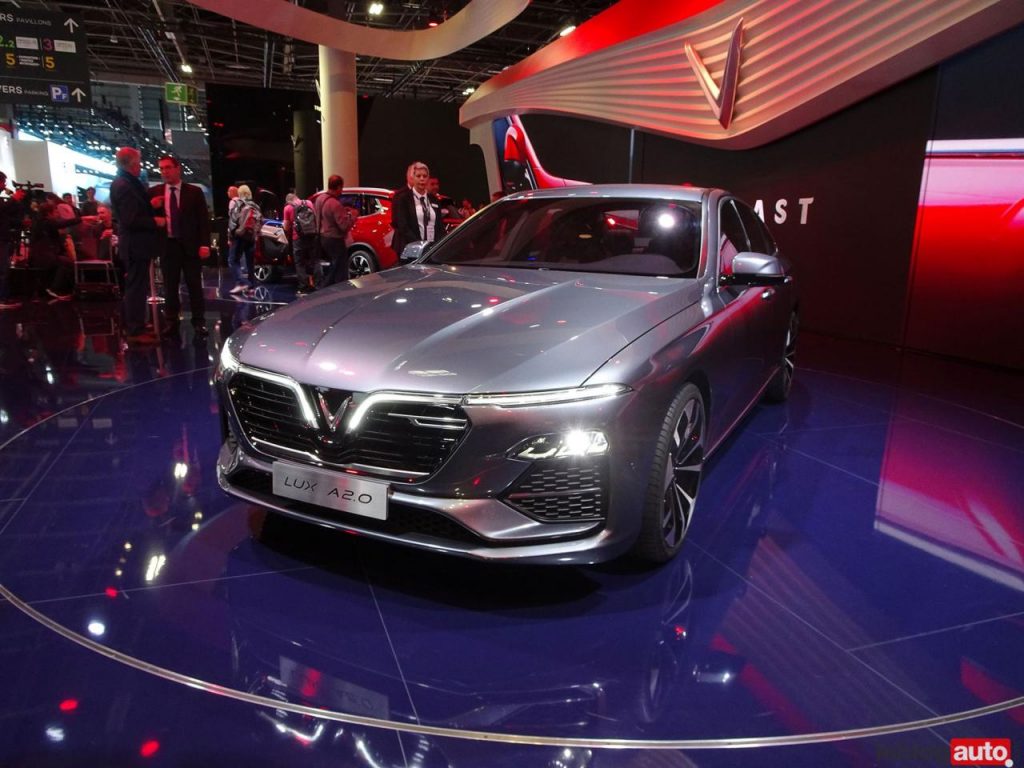 hd-mondial_paris_2018_live_vinfast_avec_du_bmw_dedans_2-4