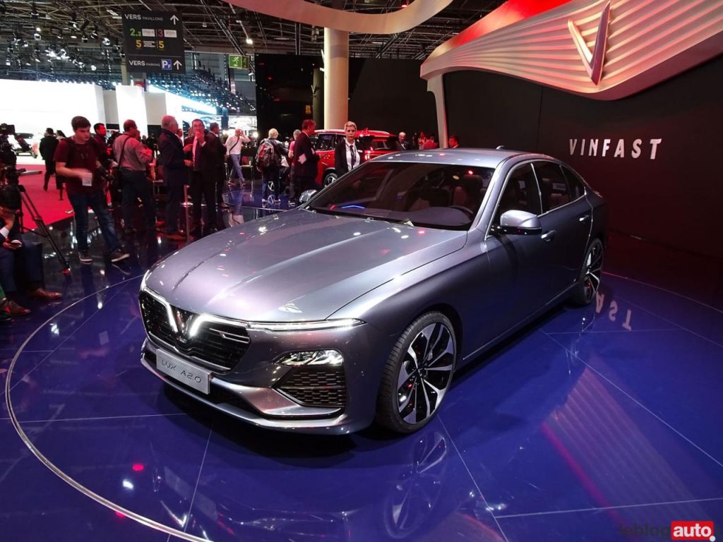 hd-mondial_paris_2018_live_vinfast_avec_du_bmw_dedans_2-5