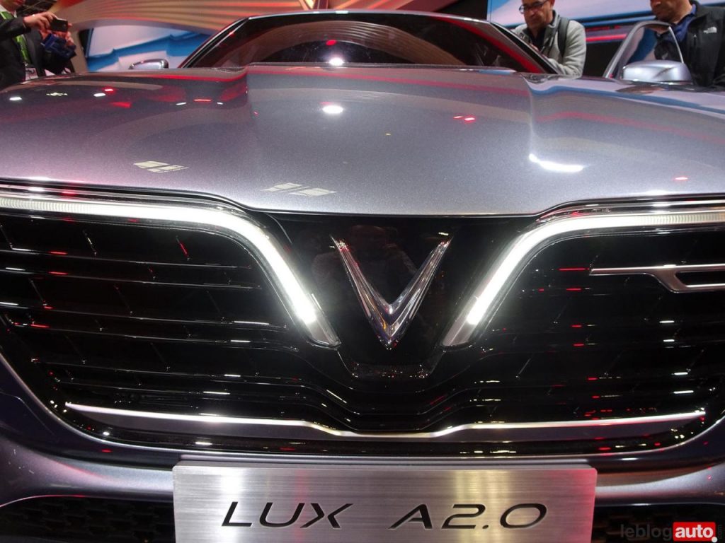 hd-mondial_paris_2018_live_vinfast_avec_du_bmw_dedans_2-7