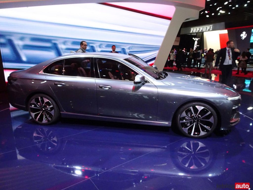 hd-mondial_paris_2018_live_vinfast_avec_du_bmw_dedans_2-8