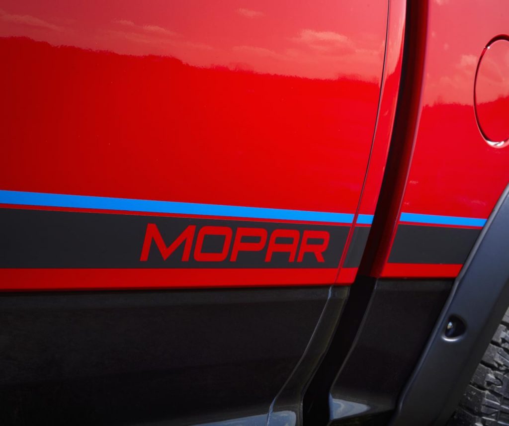 hd-mopar_ram_rebel_16_le_pick_up_mopar_is_1