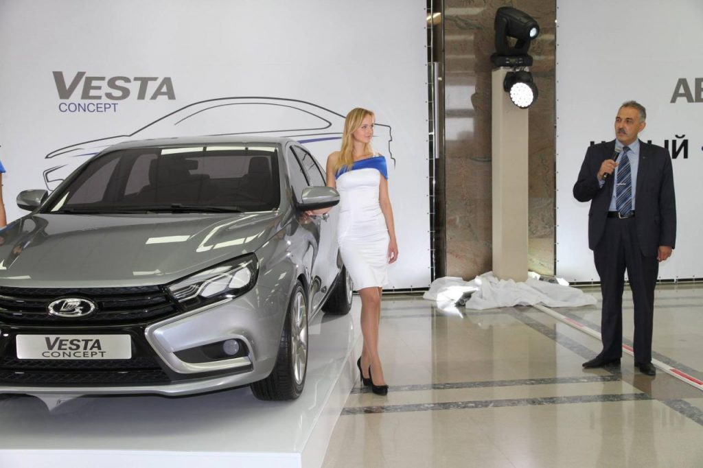 hd-moscou_2014_lada_vesta_et_xray2_concept_1-5