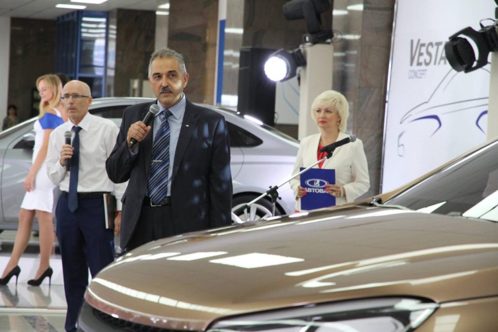 hd-moscou_2014_lada_vesta_et_xray2_concept_1-6