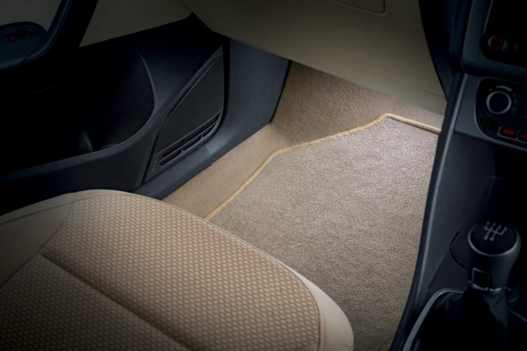 hd-new_delhi_2016_volkswagen_ameo_1-2