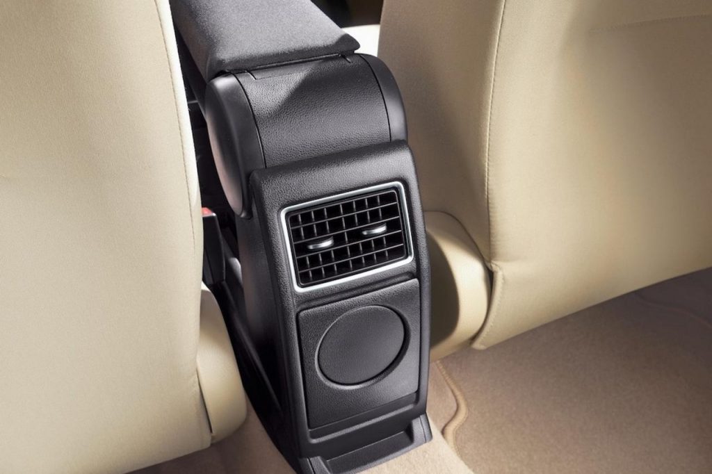 hd-new_delhi_2016_volkswagen_ameo_1-3