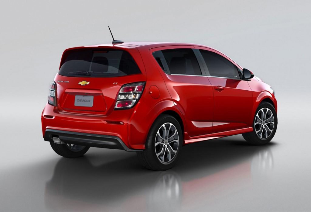 hd-new_york_2016_chevrolet_sonic_1-6