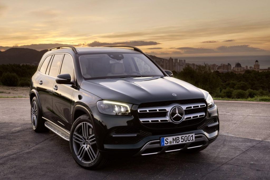 hd-new_york_2019_mercedes_gls_classe_s_surleve_2-1