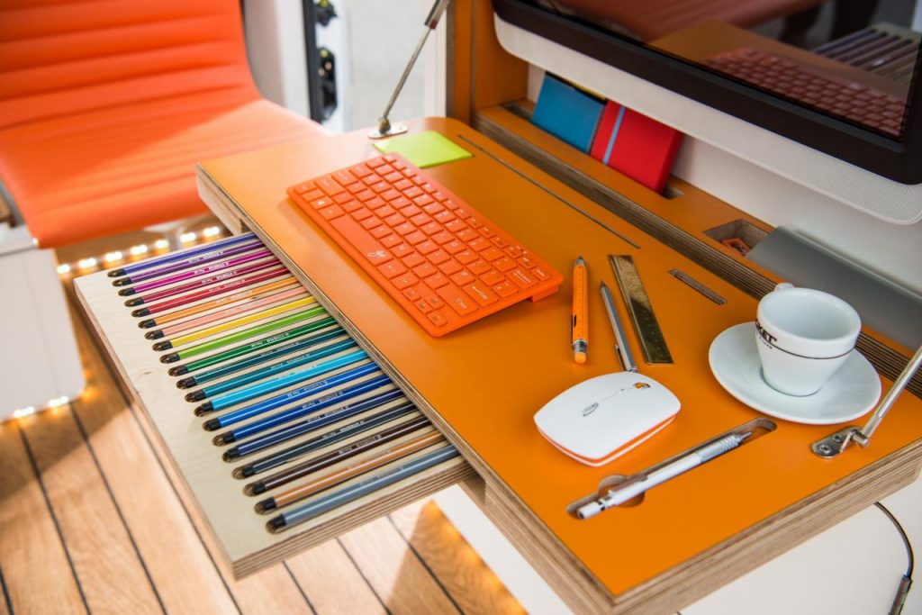 hd-nissan_e_nv200_workspace_bureau_lectrique_roulant_1-15