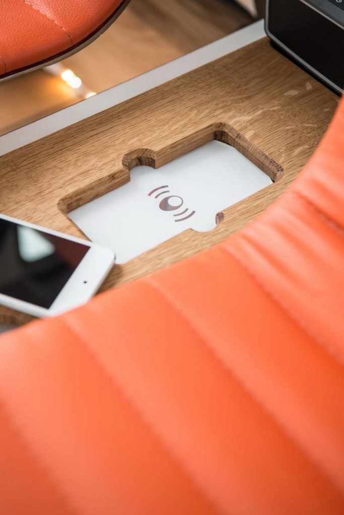 hd-nissan_e_nv200_workspace_bureau_lectrique_roulant_1-16