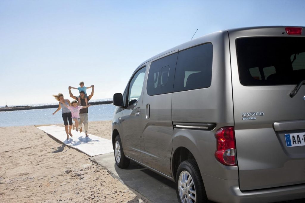 hd-nissan_evalia_summer_edition_le_retour_1-3