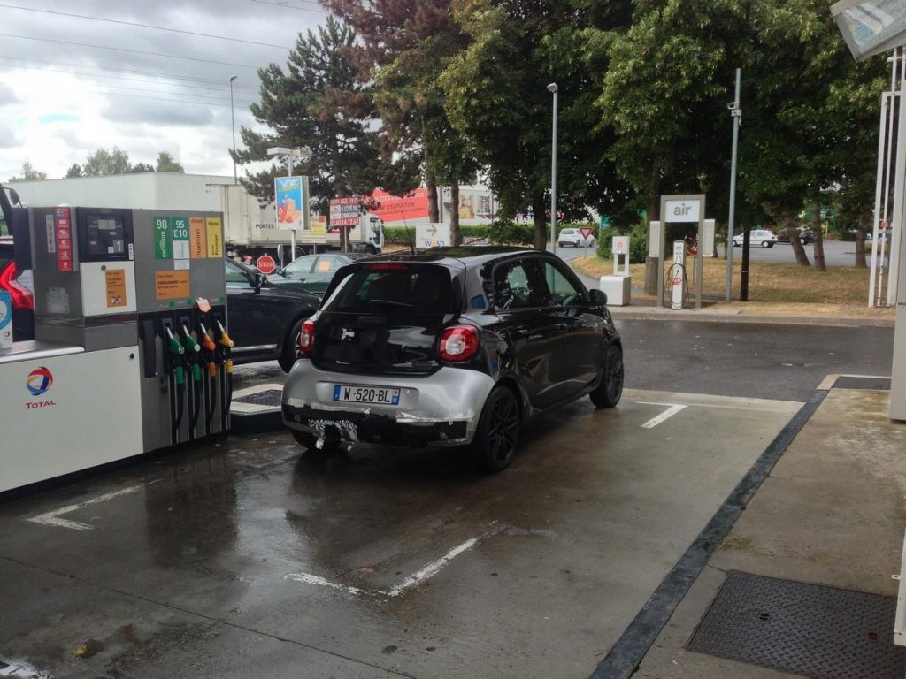 hd-nos_lecteurs_ont_du_talent_damien_et_la_smart_forfour_brabus_1-1