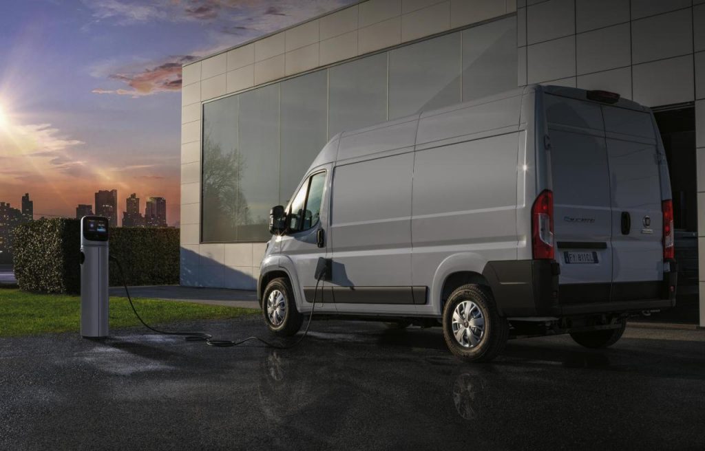 hd-nouveau_fiat_e_ducato_gros_fourgon_lectrique_1-3