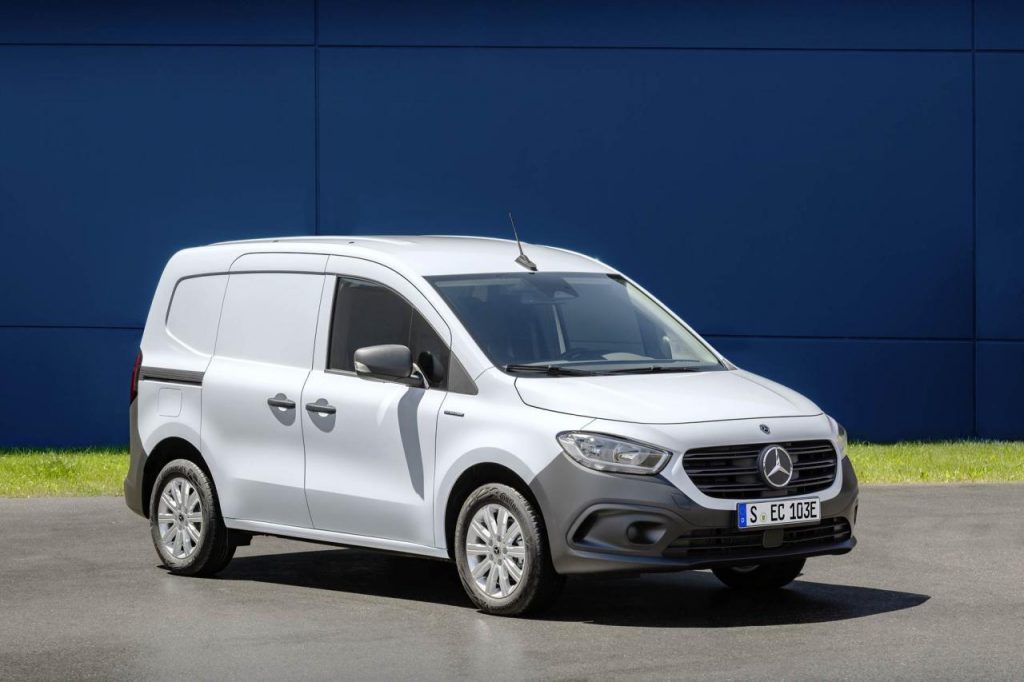 hd-nouveau_mercedes_benz_citan_kangoo_nez_de_gla_1-1