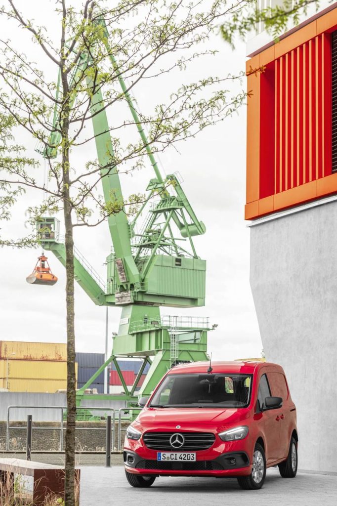 hd-nouveau_mercedes_benz_citan_kangoo_nez_de_gla_1-10