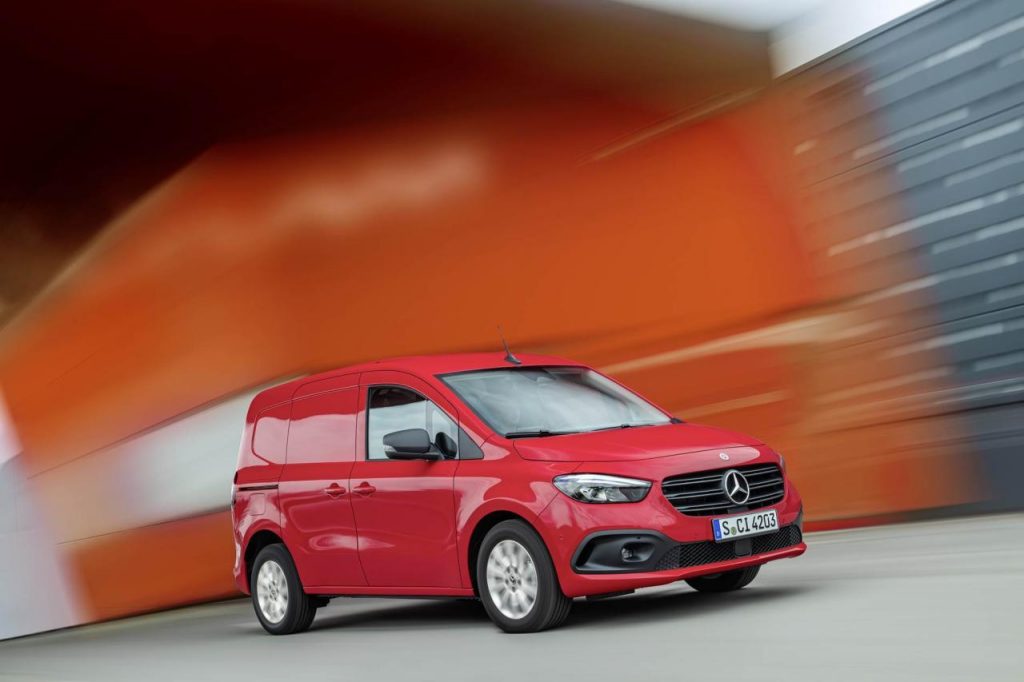 hd-nouveau_mercedes_benz_citan_kangoo_nez_de_gla_1-11