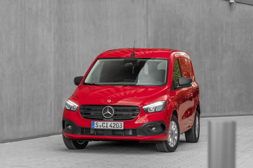 hd-nouveau_mercedes_benz_citan_kangoo_nez_de_gla_1-14