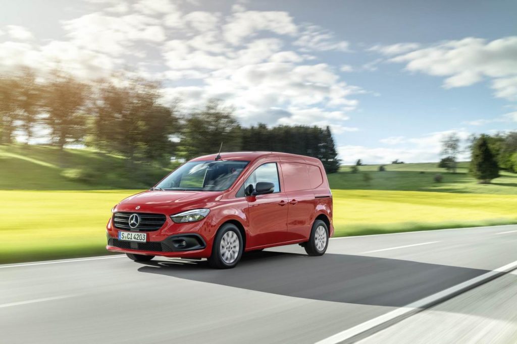 hd-nouveau_mercedes_benz_citan_kangoo_nez_de_gla_1-2