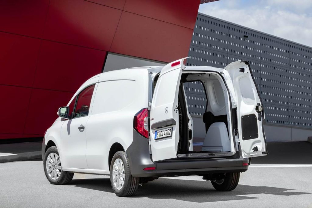 hd-nouveau_mercedes_benz_citan_kangoo_nez_de_gla_1-3