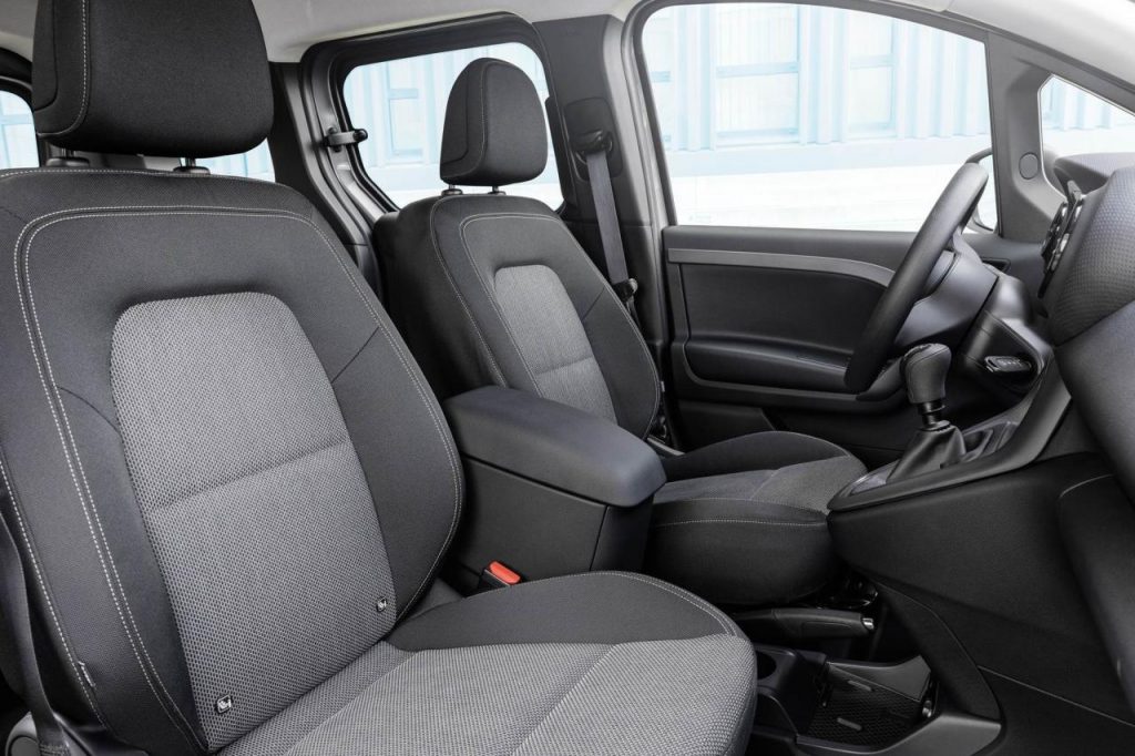 hd-nouveau_mercedes_benz_citan_kangoo_nez_de_gla_1-8