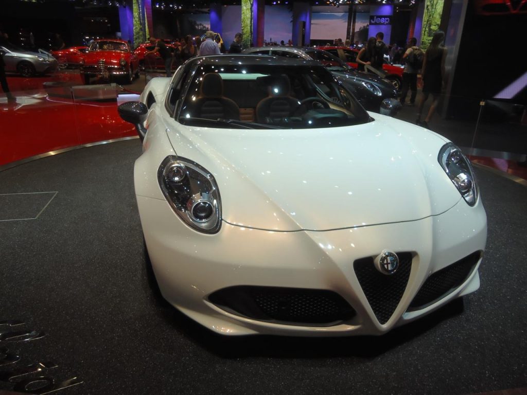 hd-paris_2014_live_alfa_romeo_4c_spider_1-10