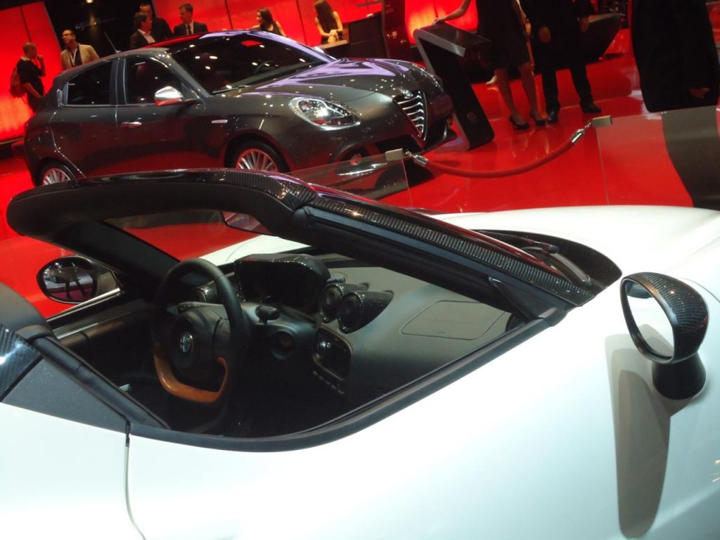hd-paris_2014_live_alfa_romeo_4c_spider_1