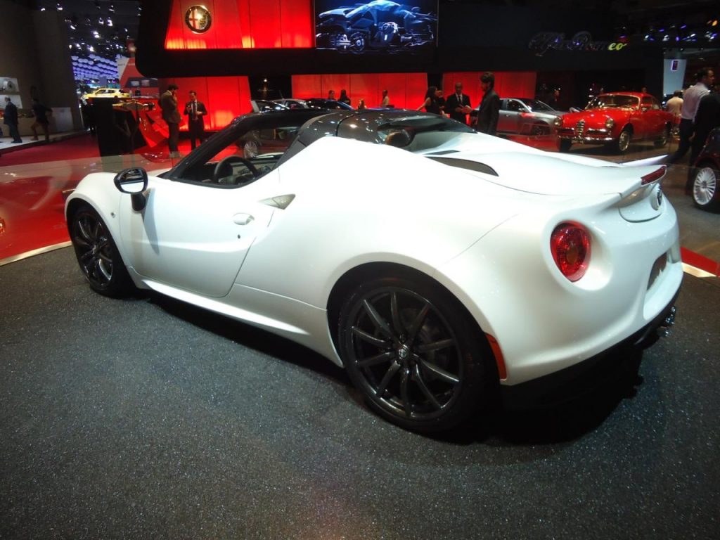 hd-paris_2014_live_alfa_romeo_4c_spider_1-6