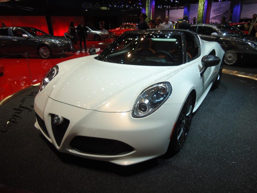 hd-paris_2014_live_alfa_romeo_4c_spider_1-8