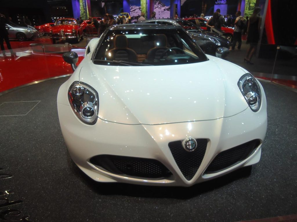 hd-paris_2014_live_alfa_romeo_4c_spider_1-9