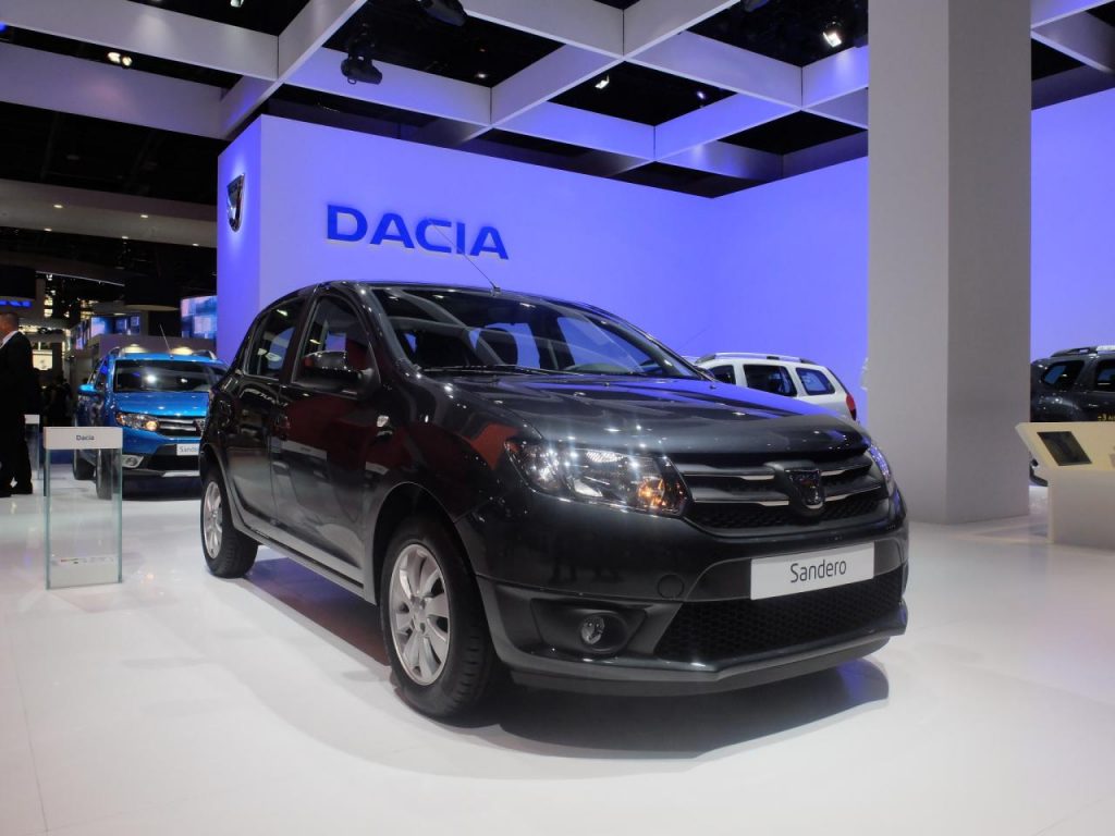 hd-paris_2014_live_dacia_sandero_black_touch_1-1