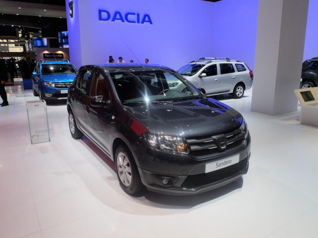 hd-paris_2014_live_dacia_sandero_black_touch_1-2