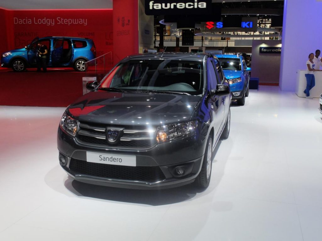 hd-paris_2014_live_dacia_sandero_black_touch_1-3