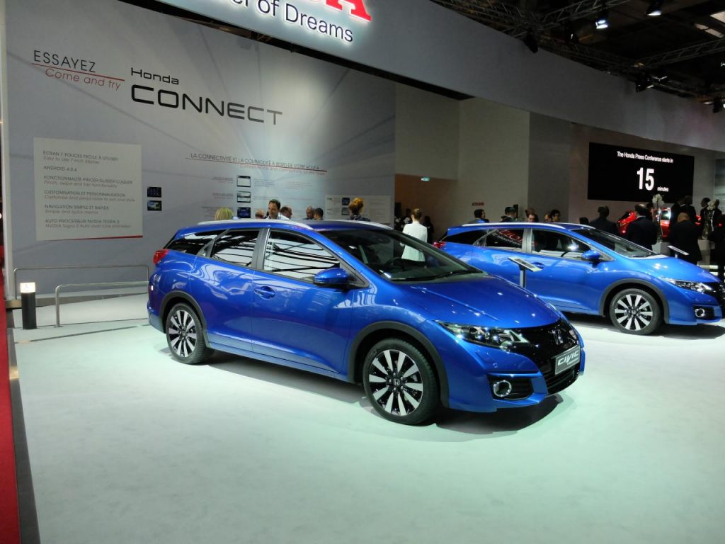 hd-paris_2014_live_honda_civic_1-3